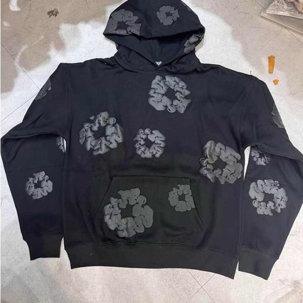 Denim Tears Cotton Wreath Hoodie
Black Monochrome